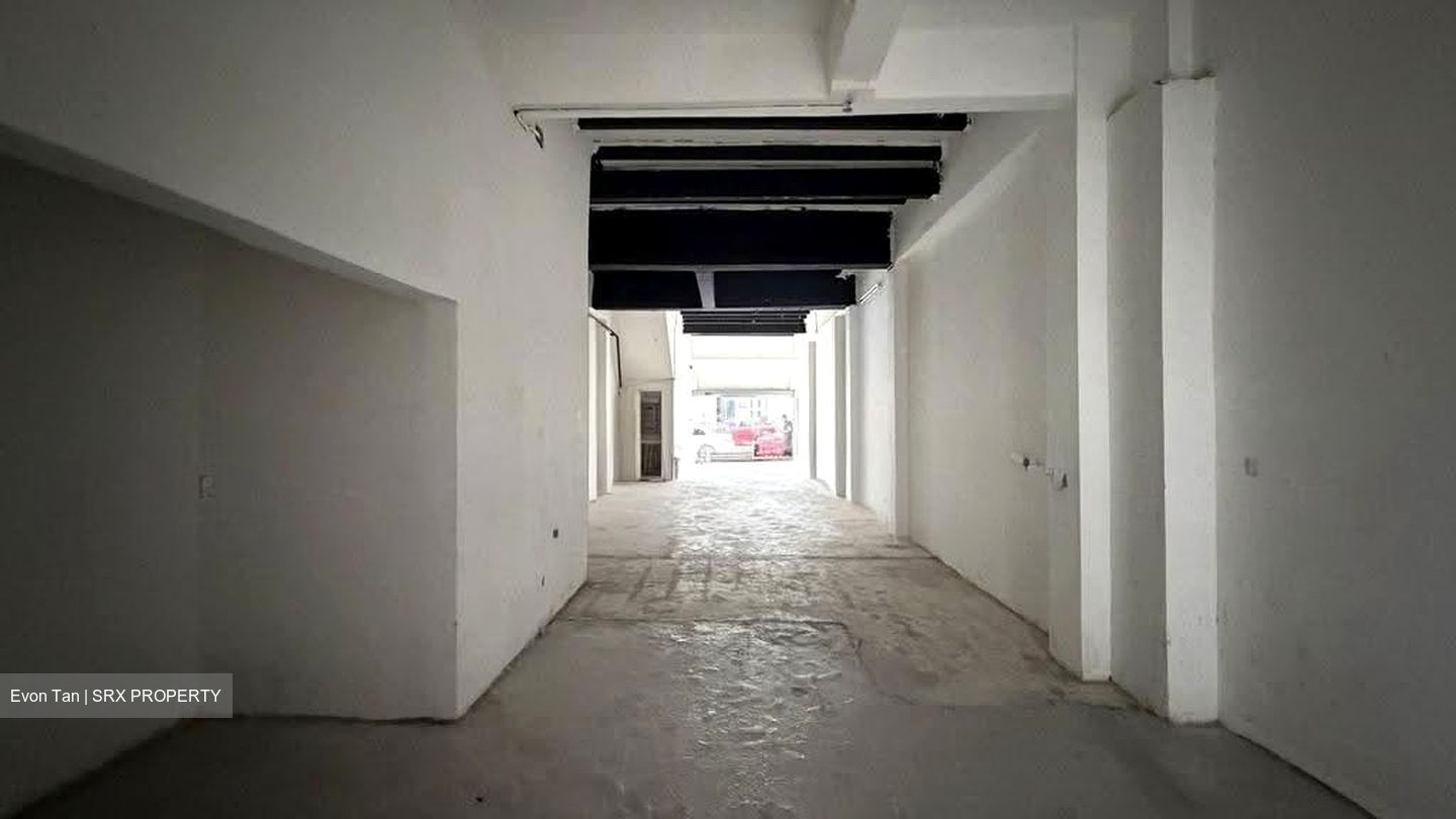 Tras Street (D2), Shop House #627480591